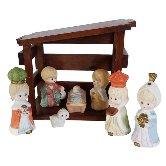 Vintage GIFTCO Bisque Porcelain Nativity Set 8 Piece Hand Painted Wood Creche - Picture 1 of 10